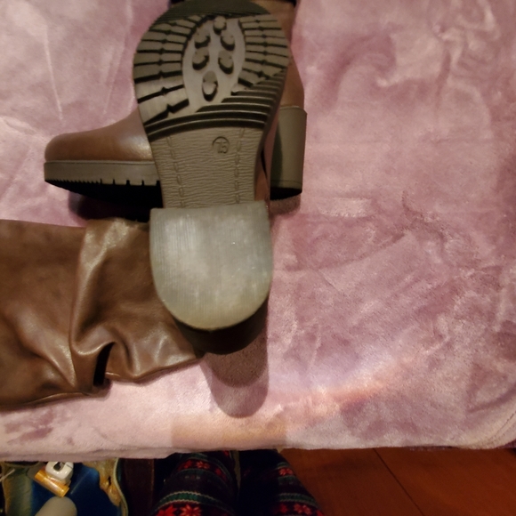 Boots - Picture 10 of 10